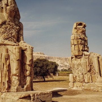 large_Colossi_of_Memnon,_Luxor